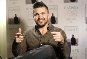 Juanes inicia su primera gira en más de dos años en mejor forma que nunca