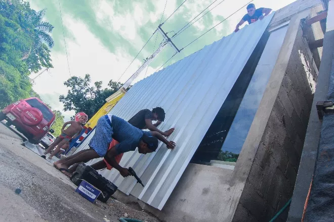 Trasladan cientos de turistas desde Samaná hacía Santo Domingo y otros puntos por huracán Irma