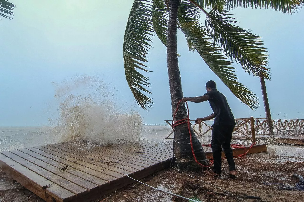 Irma provoca inundaciones y deslizamiento de tierra en Samaná