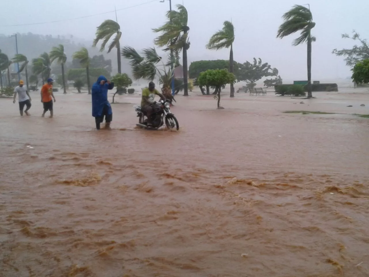 Huracán María extiende inundaciones en República Dominicana