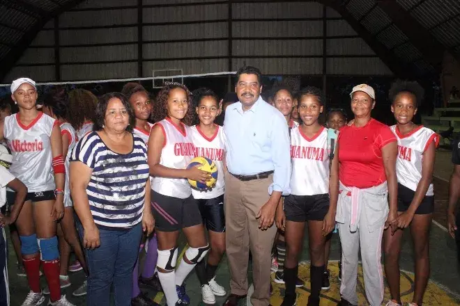 Inicia torneo voleibol y softball femenino en La Victoria