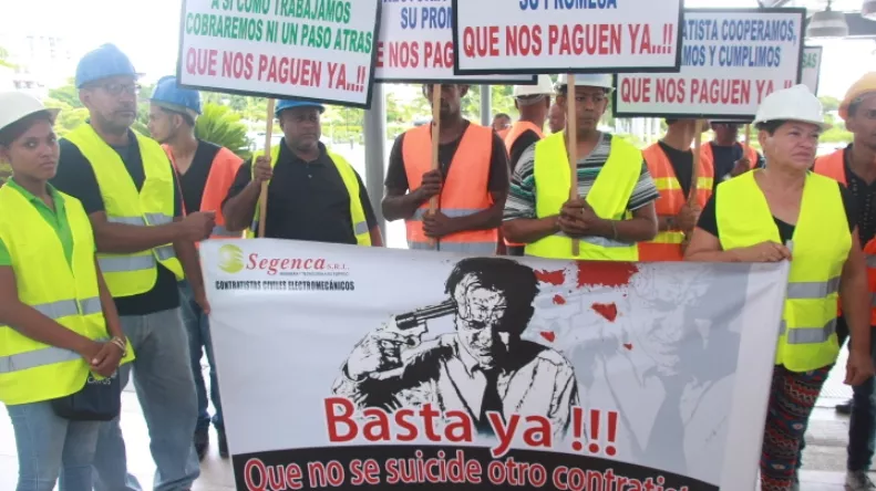 Contratistas protestan en la UASD por pago de deuda