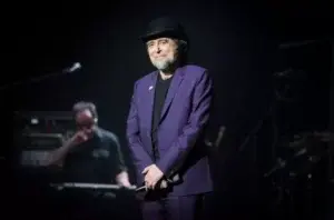 Joaquín Sabina se redime del canalla al frente de un Chile que “lo negó todo»