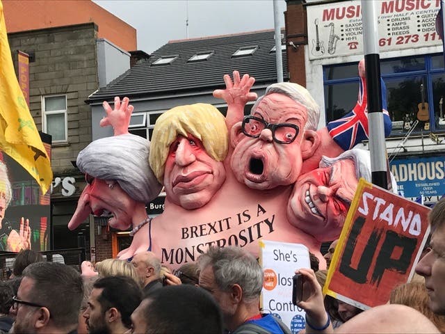 Miles de personas protestan en Manchester contra el “brexit” y la austeridad