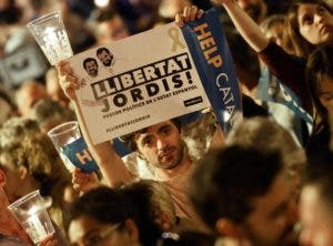 Cientos de catalanes protestan en las calles