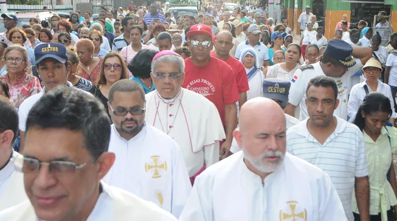 Iglesia católica realiza su tradicional marcha mariana