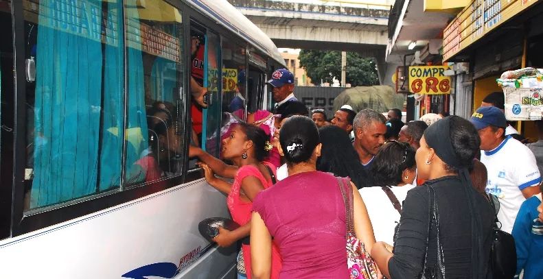 Transportistas del sur aumentarán  entre 10 y 25 pesos los precios de pasajes