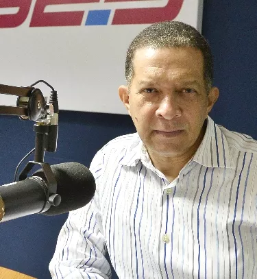 Comunicador Reyes Guzmán celebra dos años en la radio