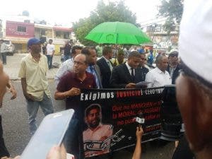 Amigos y familiares del asesinado Yuniol Ramírez poden justicia por el caso. Foto: Teresa Casado. 