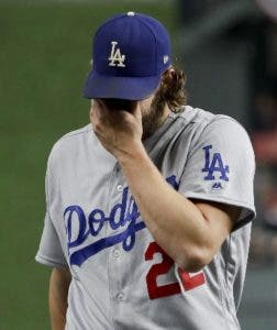 Colapso de Clayton Kershaw tiene mal a Dodgers