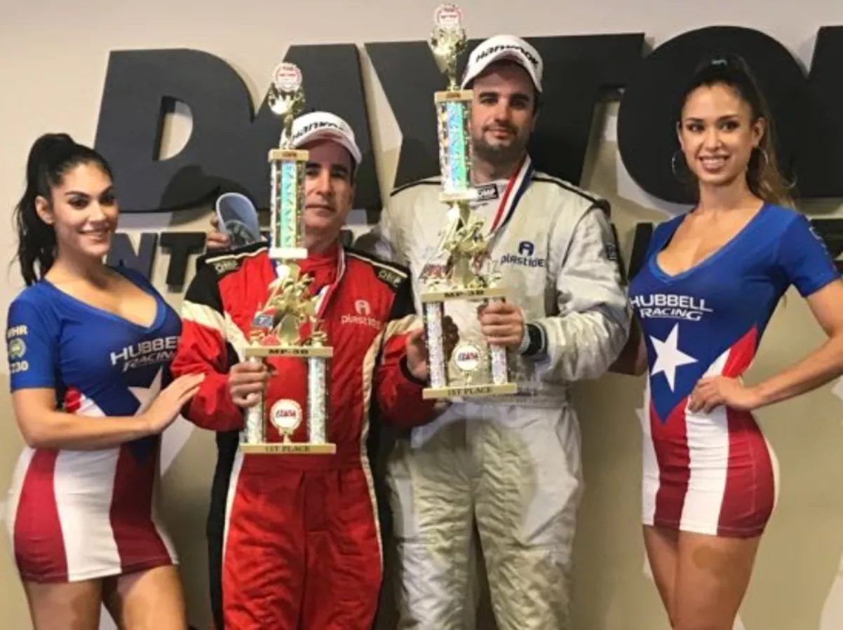 Pilotos dominicanos arrasan en Daytona