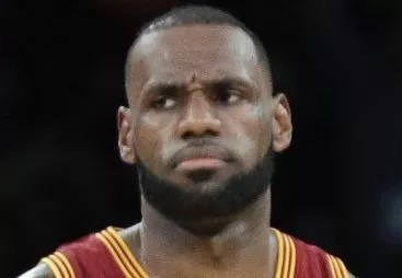 LeBron James critica hipocresía que  existe en narrativa de la  NBA