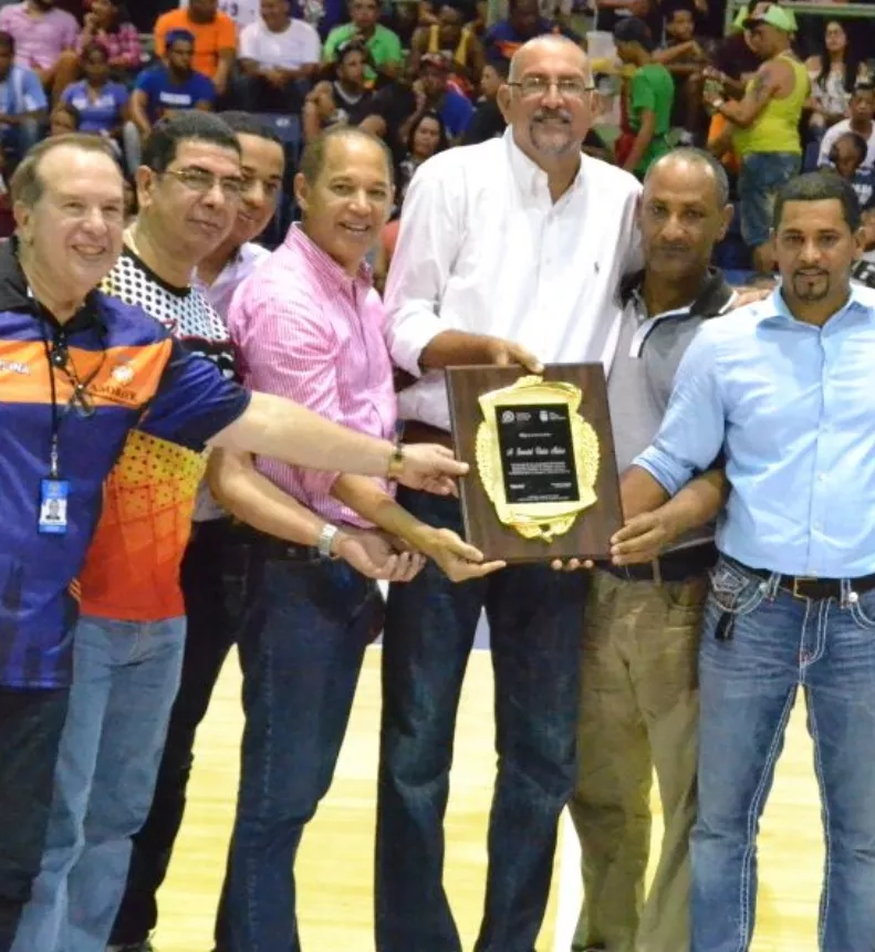 Clubes Enriquillo y Dosa clasifican a semi finales de Torneo de Baloncesto Superior