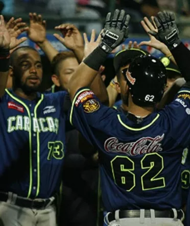 Leones barren a los Caribes en béisbol de Venezuela