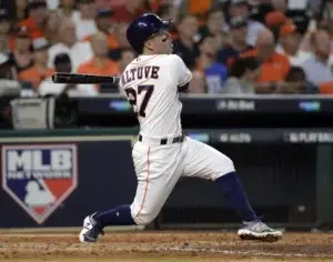 José Altuve, con 3 jonrones, guía triunfo de los Astros sobre Boston