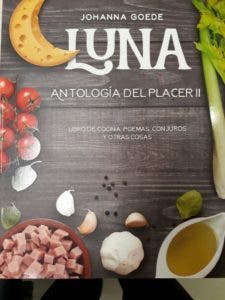 Johanna Goede pondrá a circular mañana «Luna, Antología del Placer», un libro de poesía y gastronomía