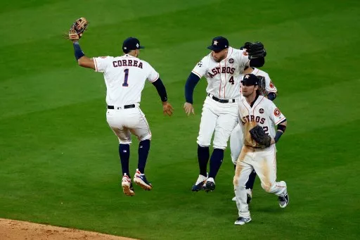 Astros vencen a Dodgers 5x3 y ponen la Serie Mundial 2-1 a su favor