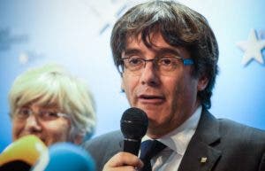 Puigdemont no aclara su futuro pero dice que no busca asilo político