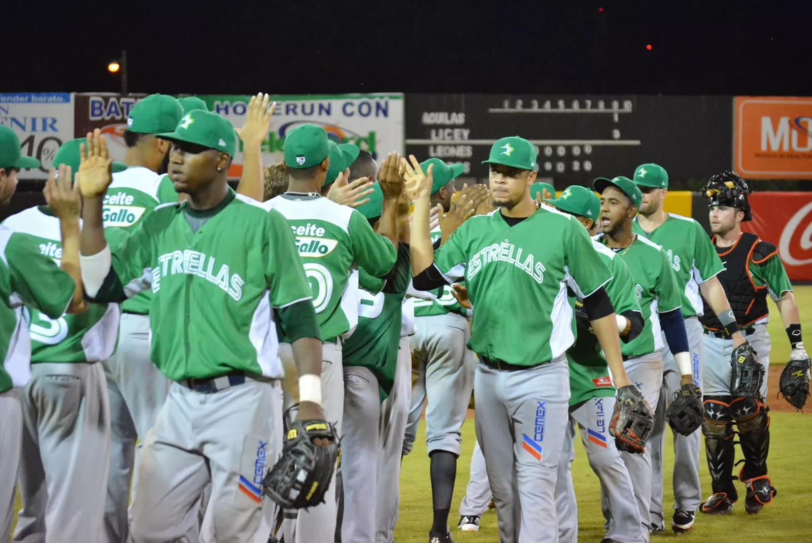 Gigantes alcanzan a Estrellas en la cima de liga dominicana