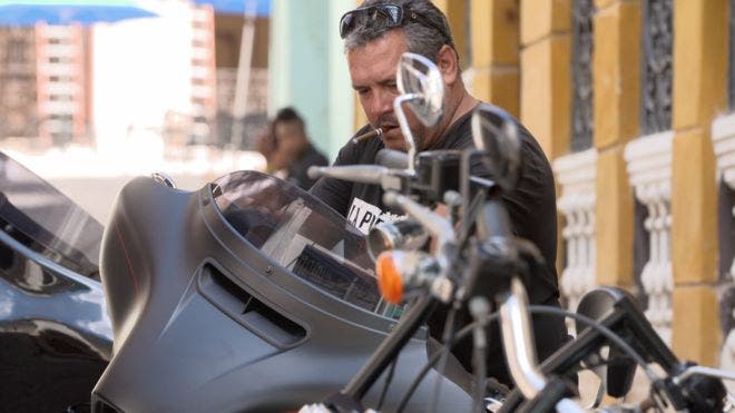 Hijo del Che Guevara montó un negocio privado de rutas turísticas por Cuba en motocicletas