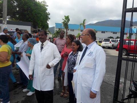 Médicos y enfermeras de Puerto Plata inician huelga por tres días