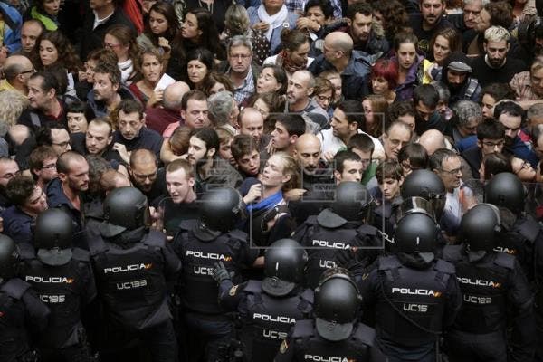 465 heridos en altercados durante el referéndum de Cataluña
