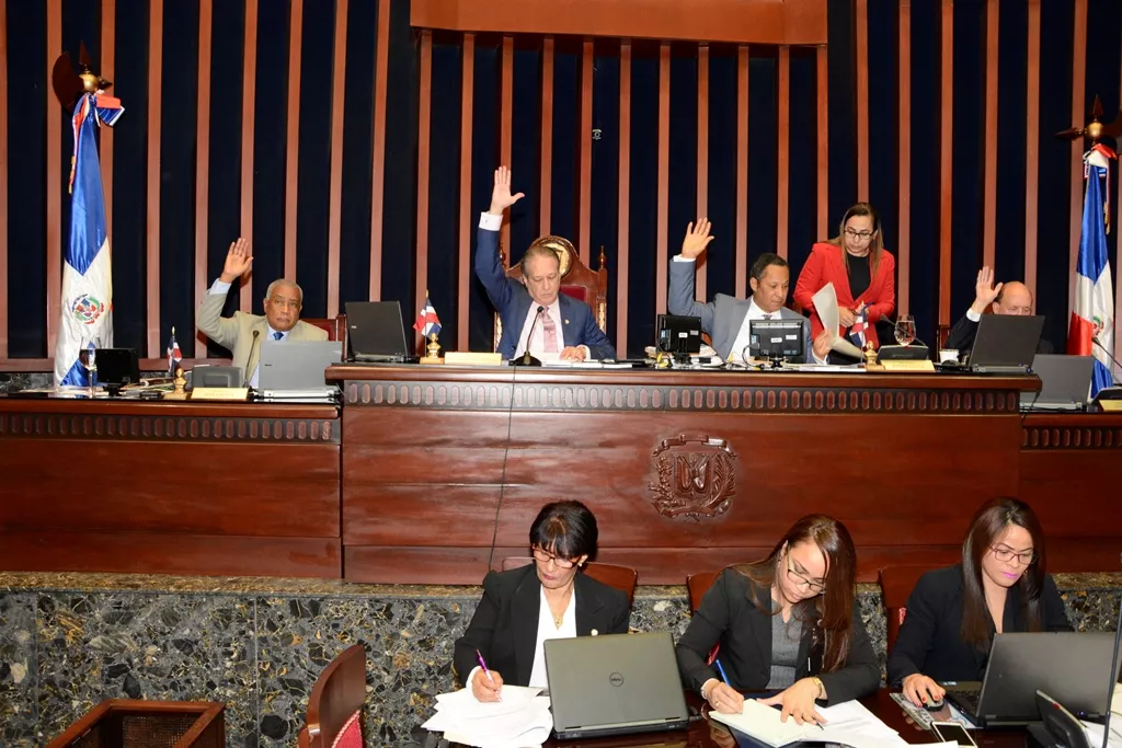 Senado aprueba varios proyectos de ley