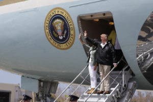 Trump llega a Puerto Rico para evaluar la respuesta al huracán María