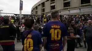 El Barcelona juega a puerta cerrada en protesta