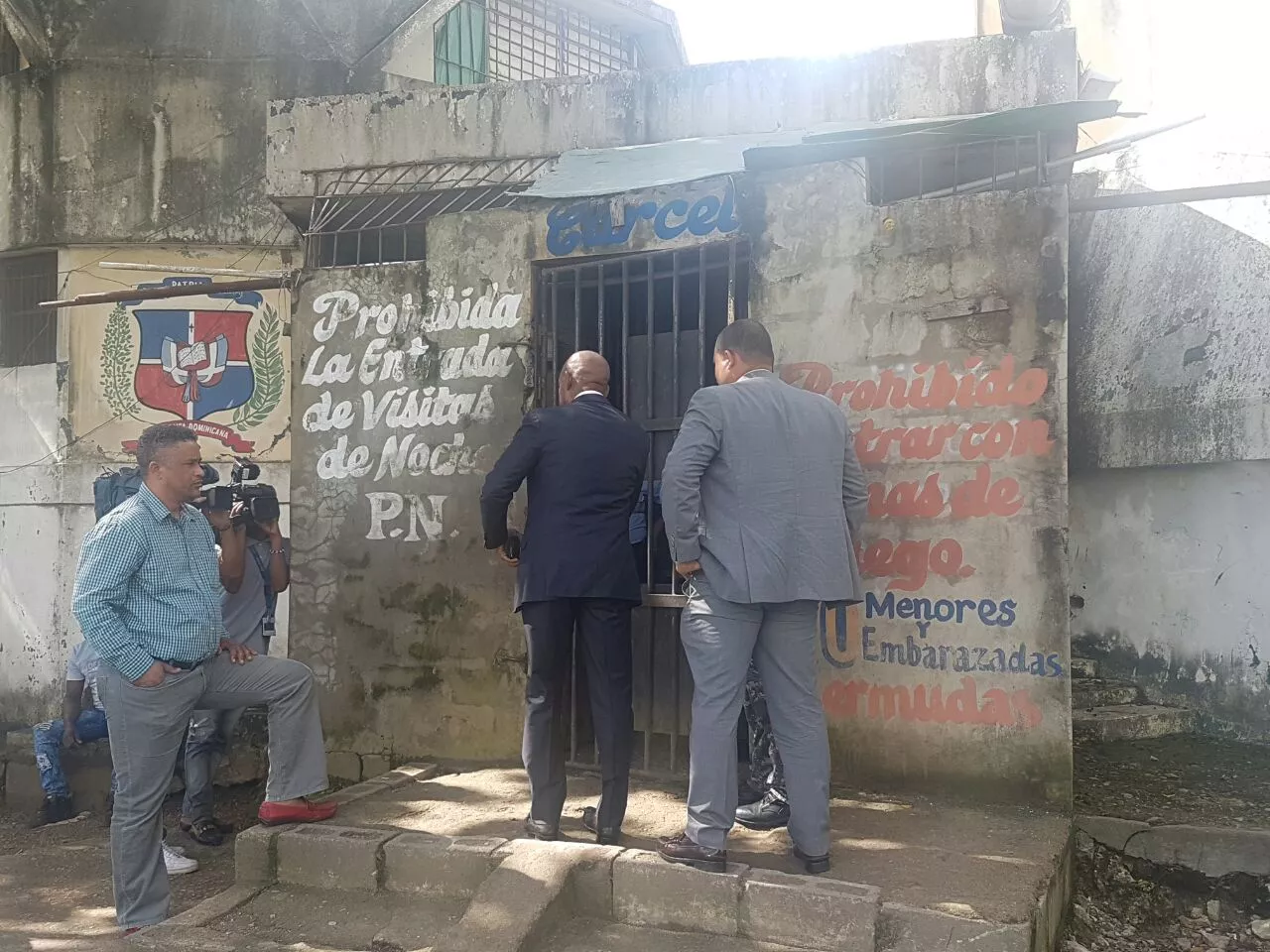 Dirigentes del PLD visitan a Manuel Rivas en la cárcel de San Luis