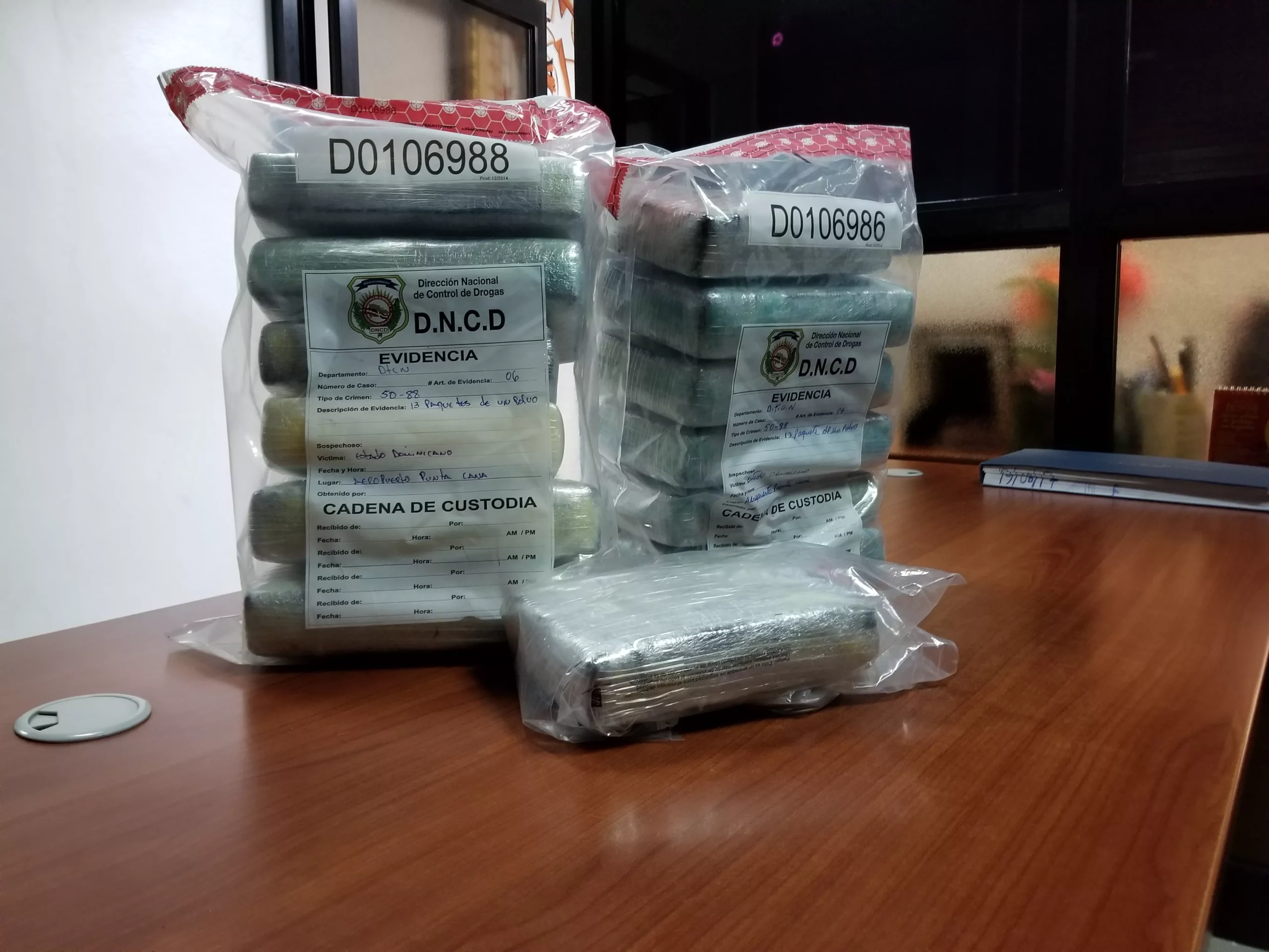 DNCD apresa a un extranjero con 13 paquetes de cocaína en aeropuerto Punta Cana