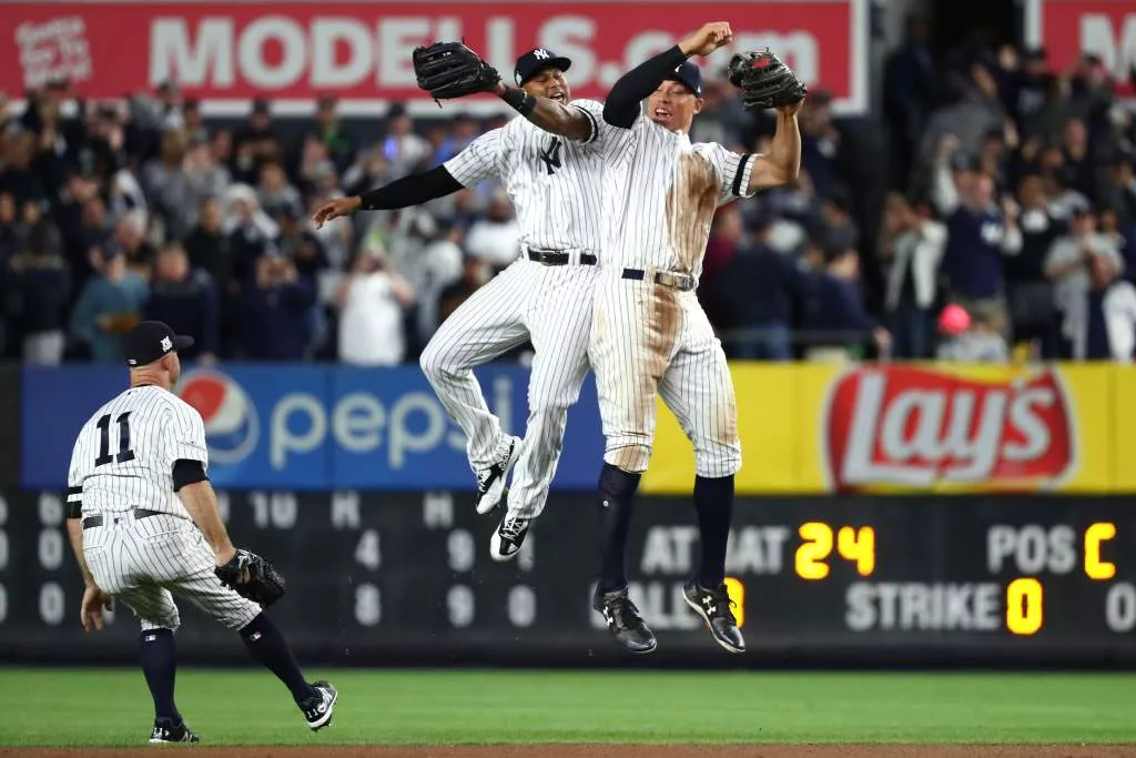 Con tres jonrones Yankees eliminan a Mellizos y van contra Indios