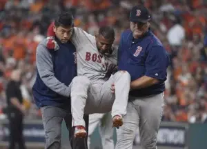 Eduardo Núñez sale tras lesionarse rodilla en el partido contra Houston