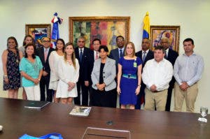 Empresarios colombianos exploran el sector turístico dominicano