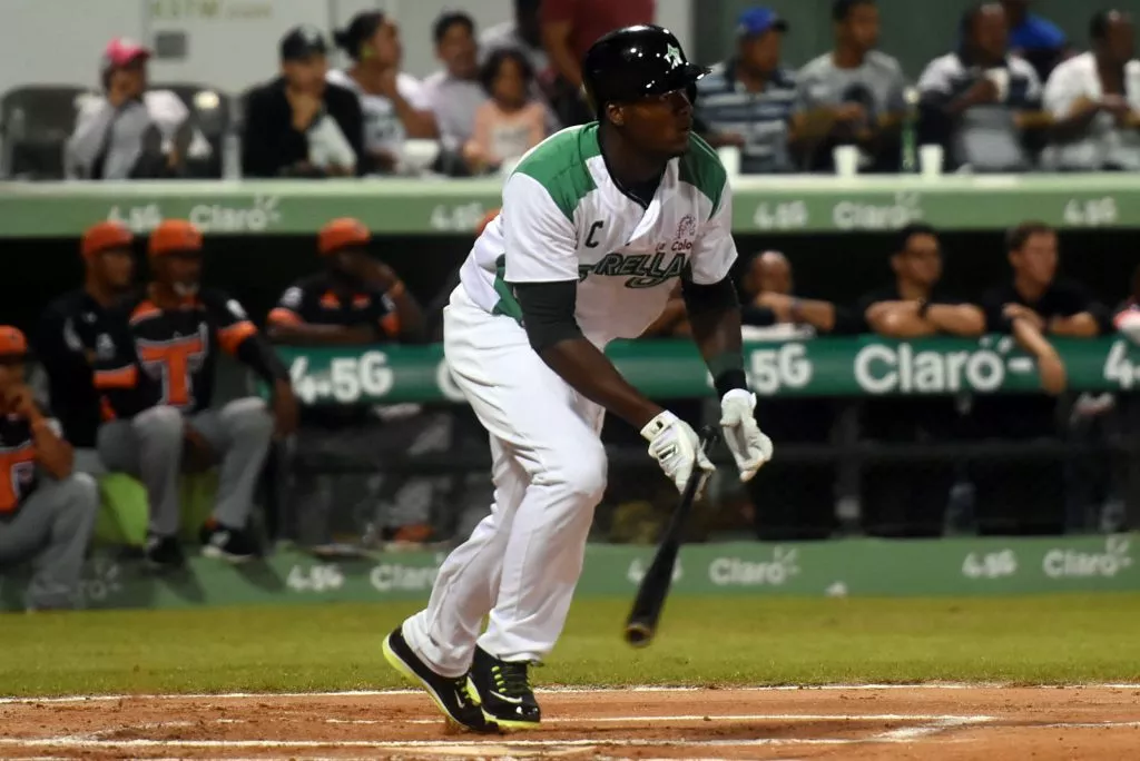 Estrellas Orientales  se quedan solas en el liderato del béisbol dominicano