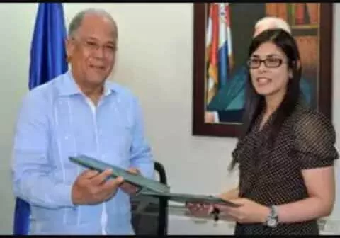 Fiscal Olga Diná aclara foto junto a exdirector OMSA fue tomada durante firma de convenio