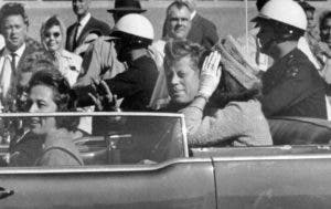 Trump retrasa publicación de algunos archivos sobre John F. Kennedy