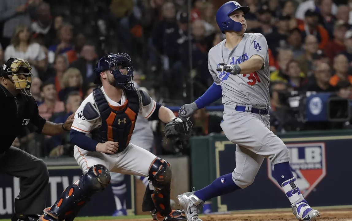 Dodgers despiertan al bate y empatan la Serie Mundial