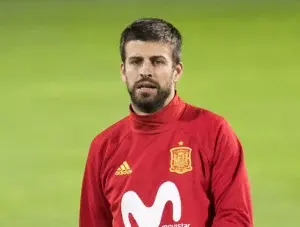 Piqué reafirma su compromiso con la ‘Roja’ y pide diálogo en Cataluña