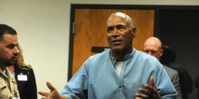 O.J. Simpson sale de prisión tras cumplir nueve años de condena por robo