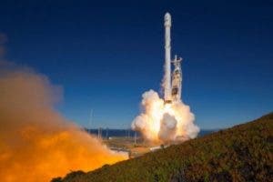 EEUU: SpaceX lanza 10 satélites para red de comunicación de Iridium