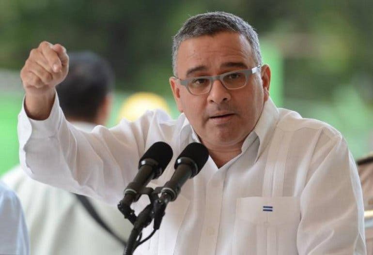 Corte condena a expresidente salvadoreño Funes y a su hijo por corrupción