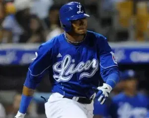 Tigres del Licey sorprenden a Estrellas Orientales en la liga dominicana