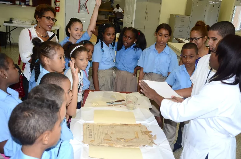 Profesionales apoyan Feria Libro de Historia