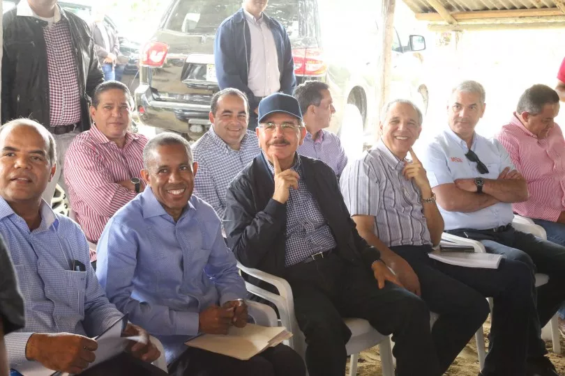 Danilo Medina ofrece apoyo a productores de tabaco de Espaillat