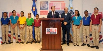 Estos serán los nuevos uniformes de las escuelas públicas para el próximo año escolar