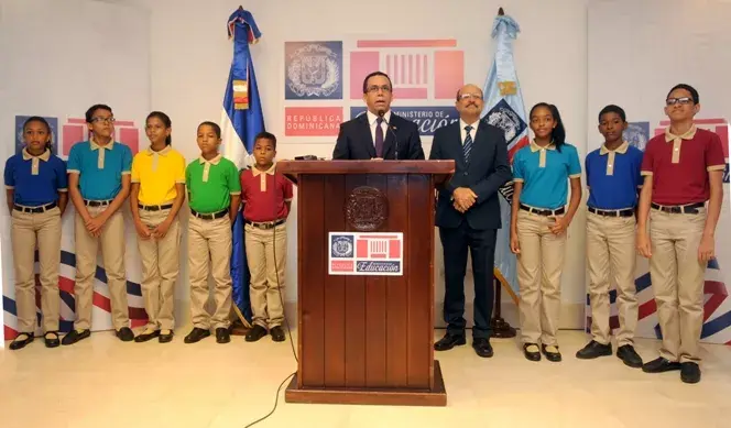 Estos serán los nuevos uniformes de las escuelas públicas para el próximo año escolar