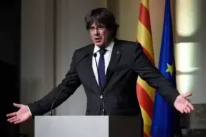 Puigdemont a la UE: «¿Van a continuar ayudando a Rajoy en este golpe de Estado?