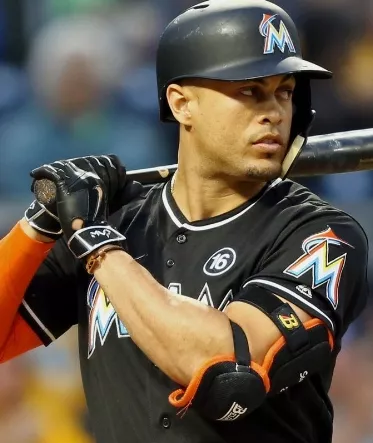 Marlins preferirán enviar  a Giancarlo Stanton a San Luis