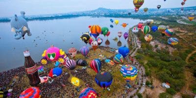 El cielo de México se pinta de colores con el Festival de Globos de León